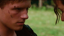 Jennifer Lawrence GIF. Liefde Gifs Filmsterren Jennifer lawrence Katniss Peeta Catching fire Josh hutcherson De gunger spell 