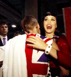 Katy Perry GIF. Muziek Artiesten Sneeuw Katy perry Gifs Vevo Muziekvideo Unconditionally 