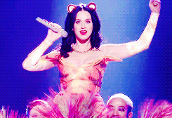Katy Perry GIF. Muziek Bioscoop Artiesten Vrijdag Katy perry Gifs Teenage dream Rebecca black 