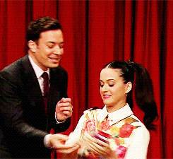 Katy Perry GIF. Huilen Bioscoop Pijn Artiesten Katy perry Gifs Grijpen The one that got away 
