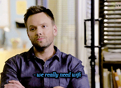 Gifs Filmsterren Alison brie Ken jeong Joel McHale community Gillian Jacobs Danny Pudi Paget Brewster 