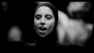Lady Gaga GIF. Grappig Artiesten Lady gaga Madonna Gifs Snl Figting 