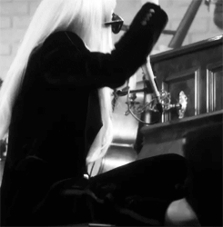 Lady Gaga GIF. Muziek Artiesten Lady gaga Gifs Knal Bad romance 