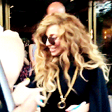 Lady Gaga GIF. Muziek Artiesten Lady gaga Gifs 2013 Ama American music awards Rode loper Wit paard 