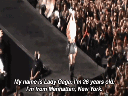 Artiesten Lady gaga Gifs mislukken prestatie mic een backup danser 