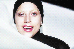 Lady Gaga GIF. Artiesten Lady gaga Gifs Mislukken Prestatie Mic Een backup danser 