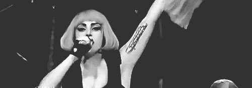 Lady Gaga GIF. Muziek Artiesten Lady gaga Kus Gifs 2013 Ama American music awards Rode loper 