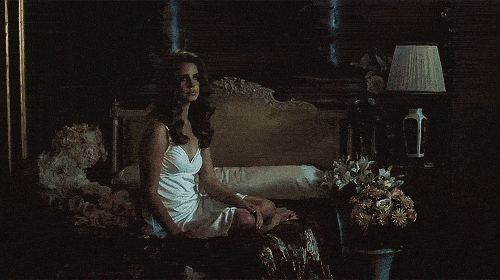 Artiesten Bed Koningin Blauw Gifs Lana del rey dood blauw fluweel 