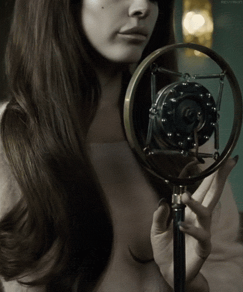 Artiesten Gifs Lana del rey 2012 glimlach mooi indie zwart en wit geboren blauw fluweel isartpop 