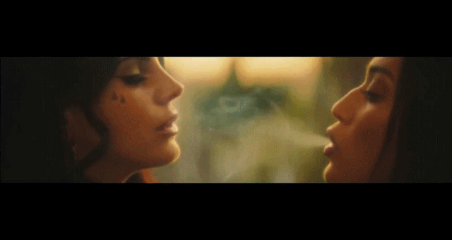 Artiesten Gifs Lana del rey glimlach 