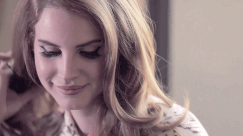 Artiesten Gifs Lana del rey glimlach 