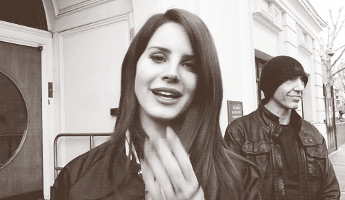 Afscheid Artiesten Golf Hallo Gifs Lana del rey golvend he yo sup 