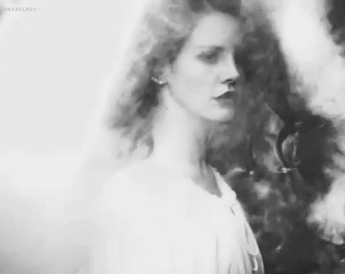 Muziek Artiesten Gifs Lana del rey in de war 