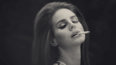 Artiesten Gifs Lana del rey glimlach knal lachend mooi zwart en wit 