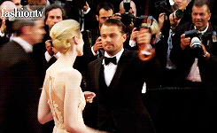 Leonardo Dicaprio GIF. Leonardo dicaprio Gifs Filmsterren Schouderophalend Zwart en wit Schouderophalen 