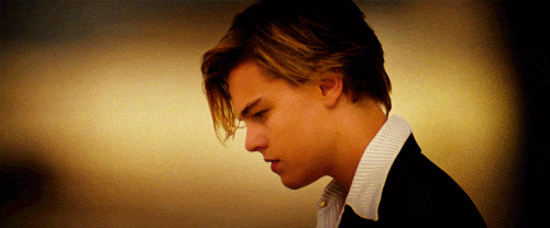 Leonardo Dicaprio GIF. Leonardo dicaprio Gifs Filmsterren Schouderophalend Zwart en wit Schouderophalen 
