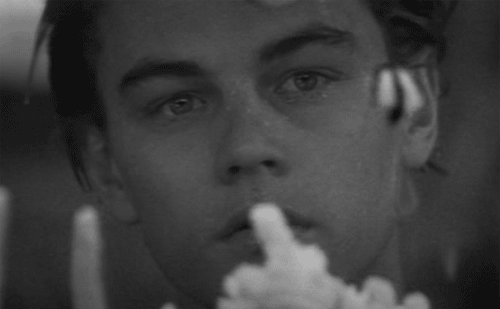 Leonardo Dicaprio GIF. Roken Leonardo dicaprio Gifs Filmsterren Zwart en wit The basketball diaries 