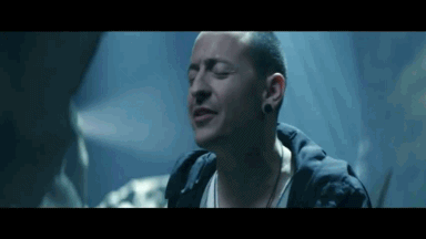 Artiesten Linkin park Gifs Chester Bennington papercut 