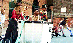 Macklemore GIF. Artiesten Gifs Macklemore Thrift shop Aanwijzingen blauw&amp;#39;s 