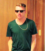 Macklemore GIF. Artiesten Gifs Macklemore Terneergeslagen Brak 