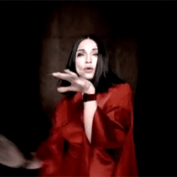 Madonna GIF. Dansen Artiesten Madonna Gifs Brunette Niets er echt toe doet Lichtstraal Kimono 