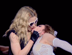 Madonna GIF. Bioscoop Artiesten Madonna Gifs Glimlachen Vallend Muziekvideo Like a prayer Vangen 