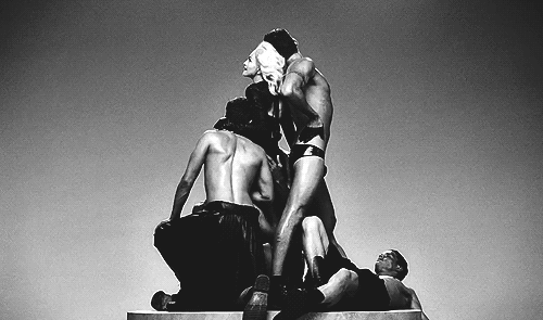 Artiesten Vogue Madonna Gifs muziekvideo music dansvloer zwart en whitem 