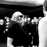 Madonna GIF. Artiesten Madonna Zonnebril Gifs &amp;#39;80 Zwart en wit Fotoshoot 