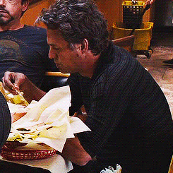 Mark Ruffalo GIF. Gifs Filmsterren Mark ruffalo Rode loper Mtv movie awards 