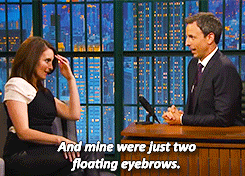Maya Rudolph GIF. Verward Gifs Filmsterren Maya rudolph Achterdochtig Kristen wiig Bruidsmeisjes 