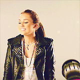 Miley Cyrus GIF. Artiesten Miley cyrus Gifs Wrecking ball 