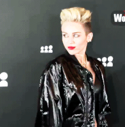 Miley Cyrus GIF. Artiesten Miley cyrus Gifs Thumbs up 