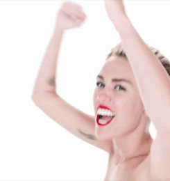 Miley Cyrus GIF. Artiesten Miley cyrus Gifs Wrecking ball 