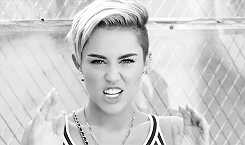 Miley Cyrus GIF. Artiesten Miley cyrus Gifs Fysica Wrecking ball Natuurkunde professor 