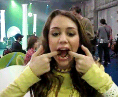 Miley Cyrus GIF. Artiesten Miley cyrus Gifs Reblog Miley 23 Miley ray cyrus Orgulho 