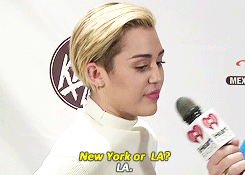 Miley Cyrus GIF. Artiesten Miley cyrus Gifs Opgewonden Gelukkig 