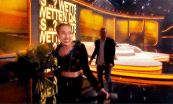 Miley Cyrus GIF. Artiesten Miley cyrus Gifs 2013 Ja Gelukkig Vieren Snl 