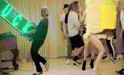 Miley Cyrus GIF. Artiesten Miley cyrus Gifs Wrecking ball Miley cyrus sloopkogel 