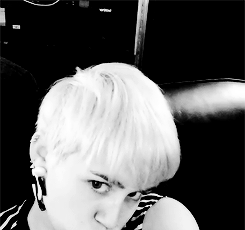 Miley Cyrus GIF. Muziek Artiesten Miley cyrus Tv Gifs Katje Ama American music awards Abc 