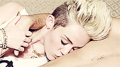 Miley Cyrus GIF. Muziek Artiesten Miley cyrus Tv Gifs Katje Ama American music awards Abc 