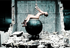 Miley Cyrus GIF. Muziek Artiesten Miley cyrus Gifs Miley Wrecking ball 