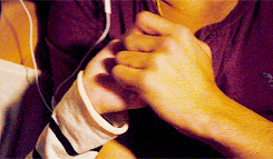 Miley Cyrus GIF. Artiesten Miley cyrus Gifs Wrecking ball 
