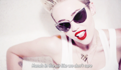 Artiesten Miley cyrus Gifs fysica wrecking ball natuurkunde professor 