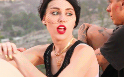 Miley Cyrus GIF. Artiesten Miley cyrus Gifs 2013 Snl 