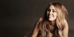 Miley Cyrus GIF. Liefde Artiesten Schattig Miley cyrus Gifs Wrecking ball 
