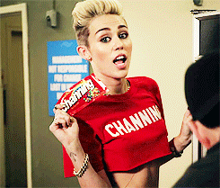 Miley Cyrus GIF. Artiesten Miley cyrus Gifs Amas2013 Wrecking ball 