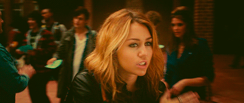 Boos Artiesten Miley cyrus Dronken Gifs  gek 