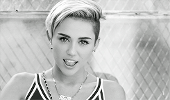 Miley Cyrus GIF. Artiesten Miley cyrus Gifs Wrecking ball 