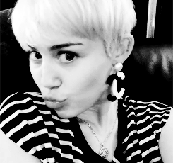 Artiesten Miley cyrus Gifs wrecking ball 