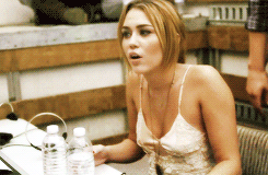 Miley Cyrus GIF. Artiesten Miley cyrus Gifs 2013 Ja Gelukkig Vieren Snl 